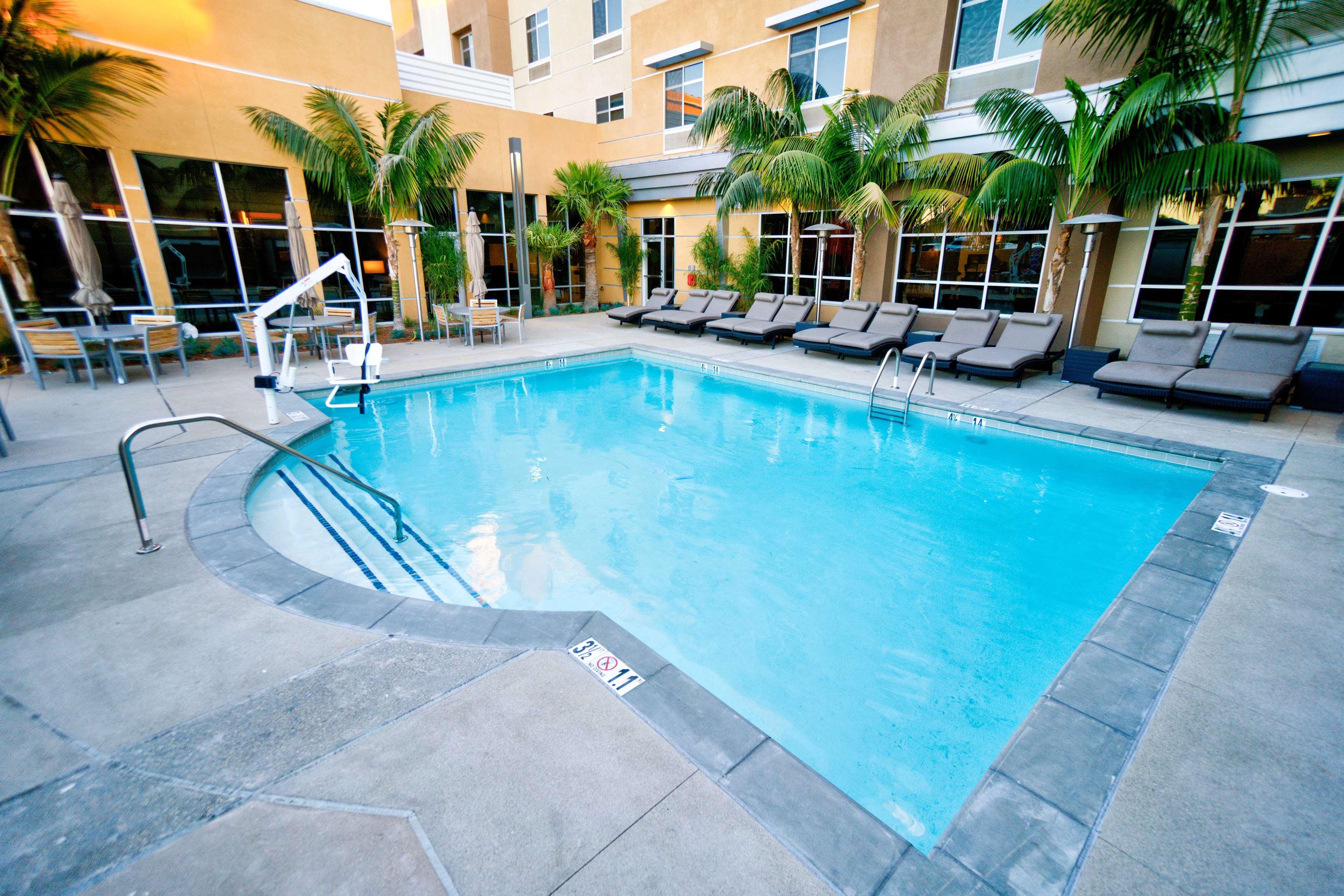 Hilton Garden Inn Santa Barbara/Goleta Buitenkant foto